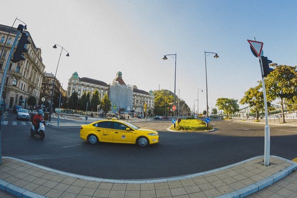 Transformez Votre Perception de Bordeaux: L'Expérience Extraordinaire en Taxi !